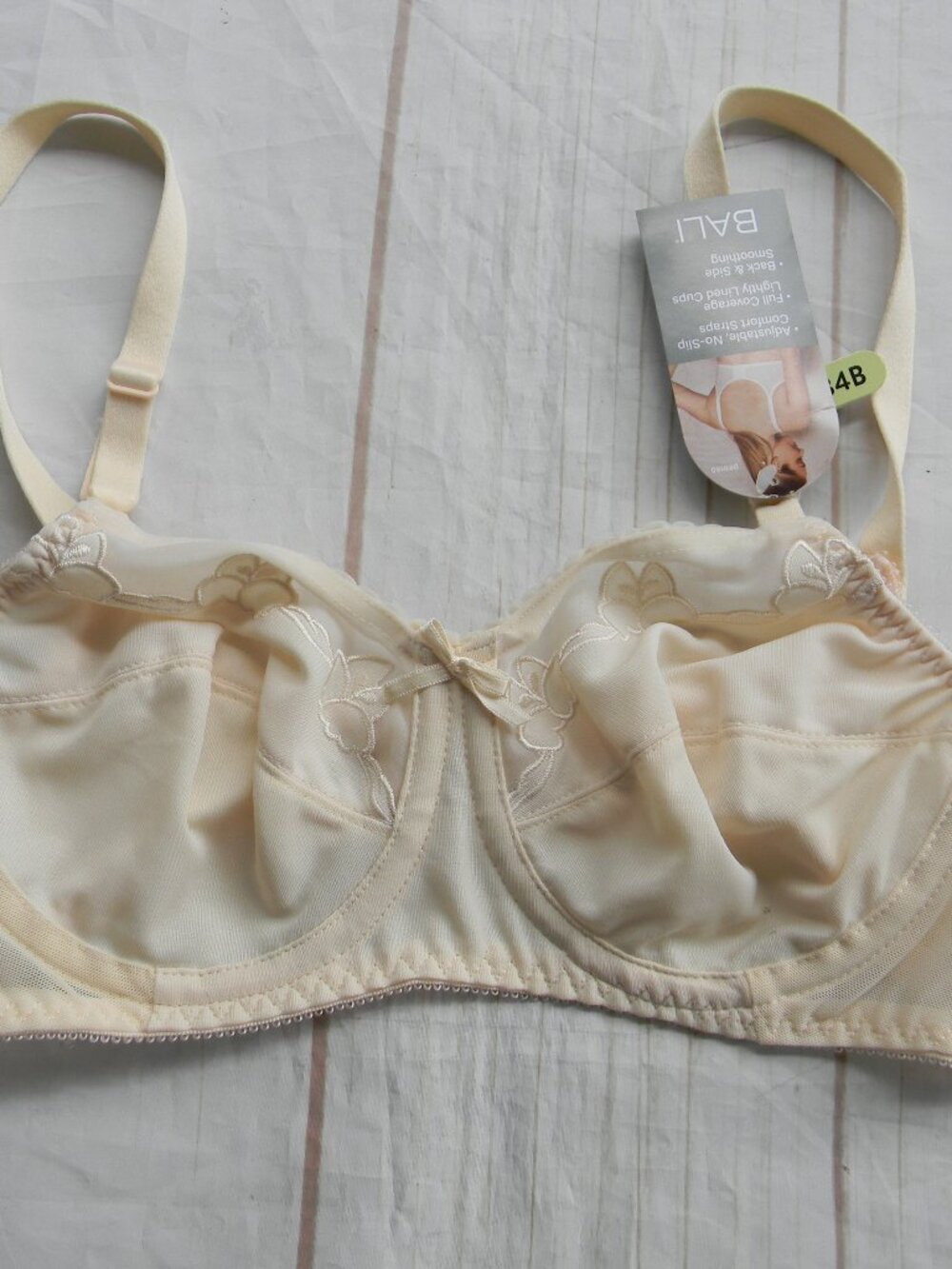 NWT Bali 0180 Flower Underwire Bra Unlined Full Coverage Light Beige Comfort 34B